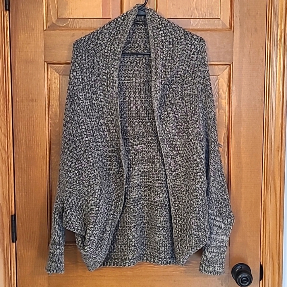 Lemoniade Grey Sweater. Size: Small